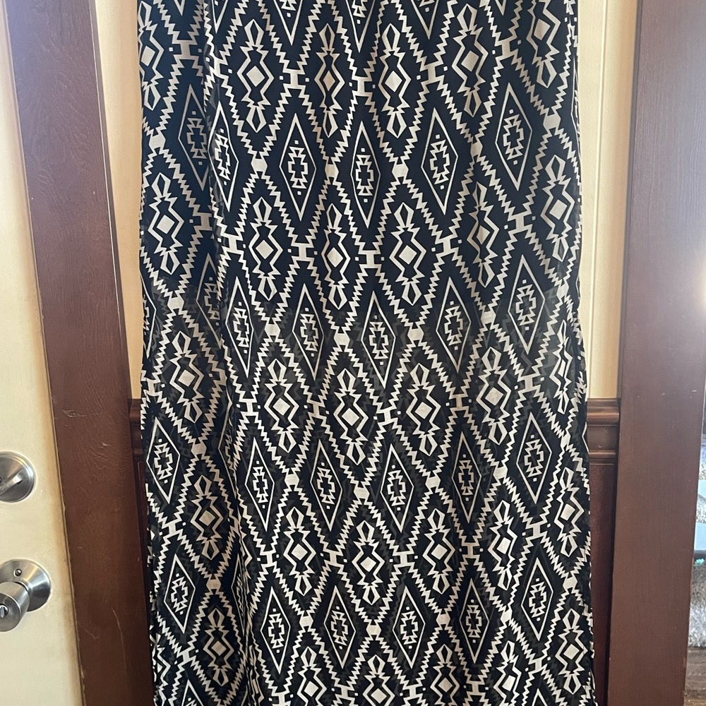 Black and White Geometric Patterned Skirt